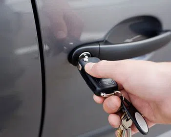 Homestead  Emergency Locksmith Homestead, FL 305-507-0143 - car-door-unlocking